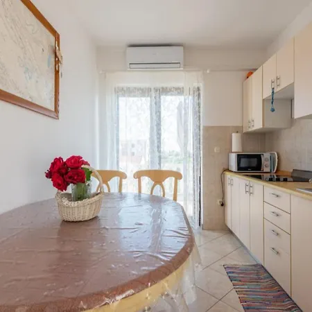 Lea & Eva 150 Meters From The Sandy - By Ta Leut Agency Privlaka
