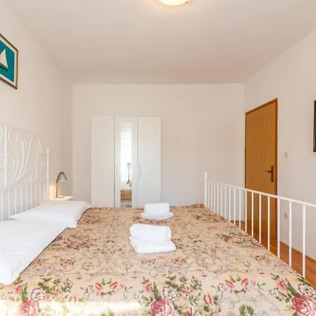 Lea & Eva 150 Meters From The Sandy - By Ta Leut Agency * Privlaka