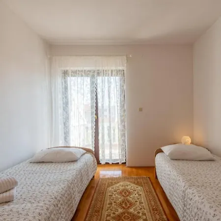 Lea & Eva 150 Meters From The Sandy - By Ta Leut Agency Privlaka