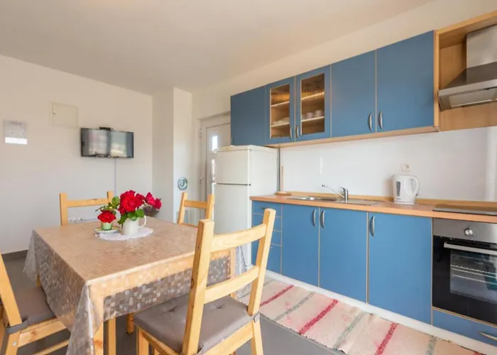 Lea & Eva 150 Meters From The Sandy - By Ta Leut Agency *